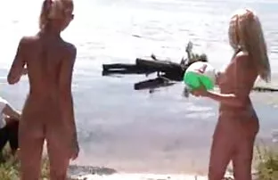 XXX Lina catches ձուկ շուն սեքս ֆիլմ ԱՐՏ մինչեւ